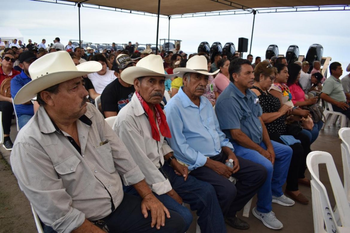 Entrega SAGARHPA motores a pescadores ribereños del sur de Sonora