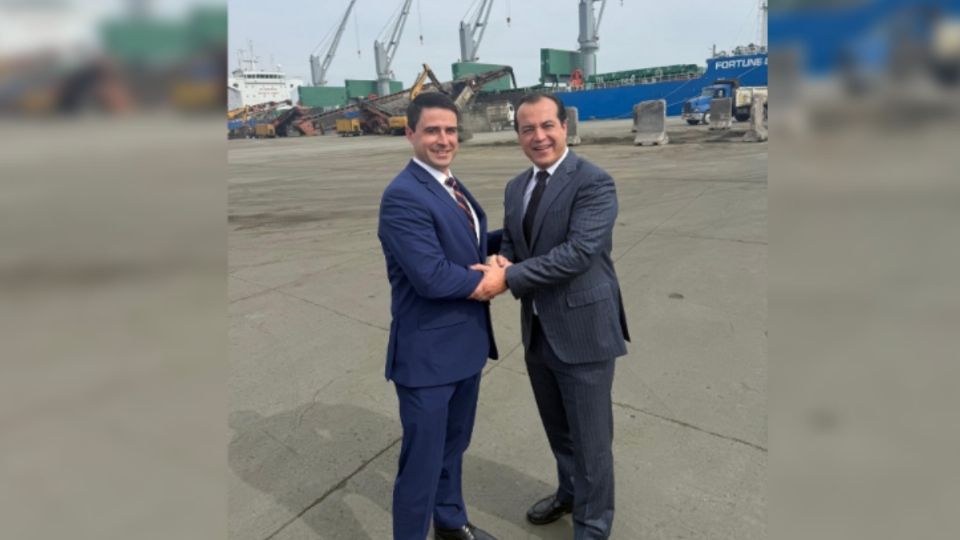 Subsecretario de Comercio Exterior supervisa avances en modernización del Puerto de Guaymas.