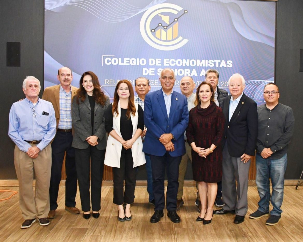 Ratifican a Francisco Javier Villegas al frente del Colegio de Economistas de Sonora para el periodo 2026–2027.