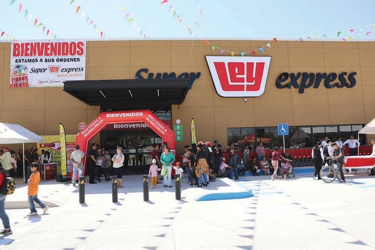 La cadena comercial Casa Ley inauguró una nueva sucursal en el sector sur de Hermosillo.