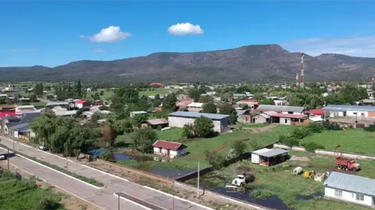 Lluvias de verano impulsan el turismo en la Sierra de Sonora.